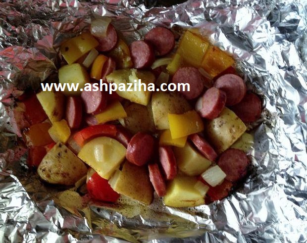 Recipes - Cooking - sausage - and - potatoes - in - Foil - image (12)