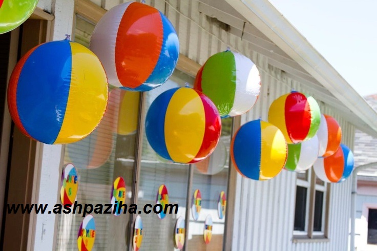 Model decorating birthday with inflatable balls (7)