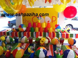 Model decorating birthday with inflatable balls (9)