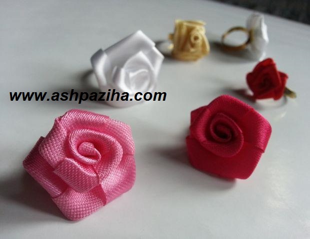 Education-build-ring-flowers-roses-image (2)
