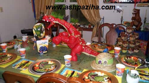 Model-by-decorated-party-birthday-theme-dinosaur (5)