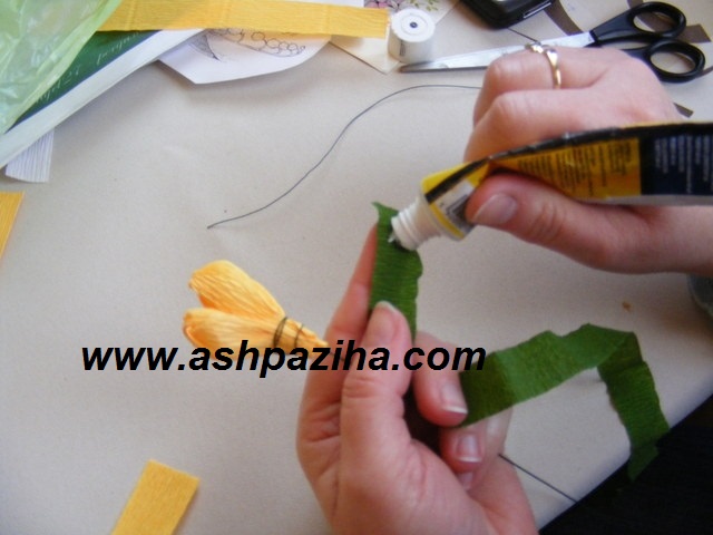 Training - image - Build - flowers - tulips - with - paper - colored (12)