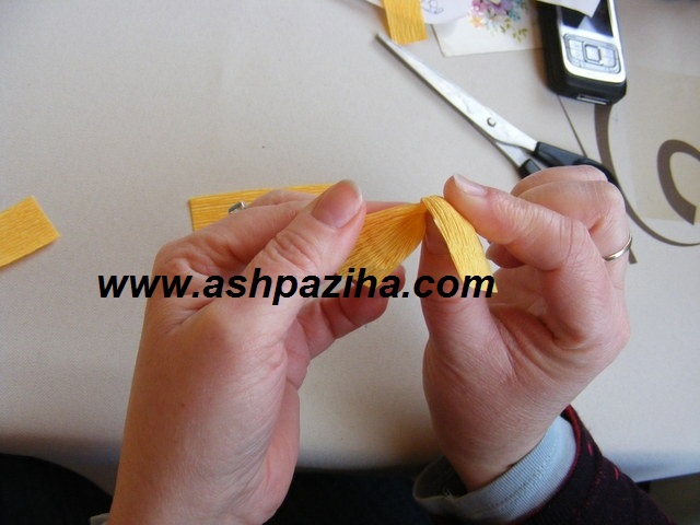 Training - image - Build - flowers - tulips - with - paper - colored (6)