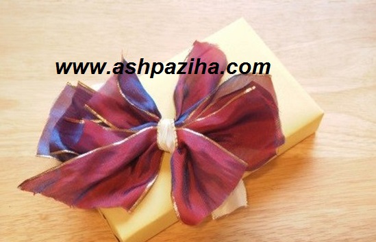 Training - image - Close - bow tie - to - shape - Flowers (1)