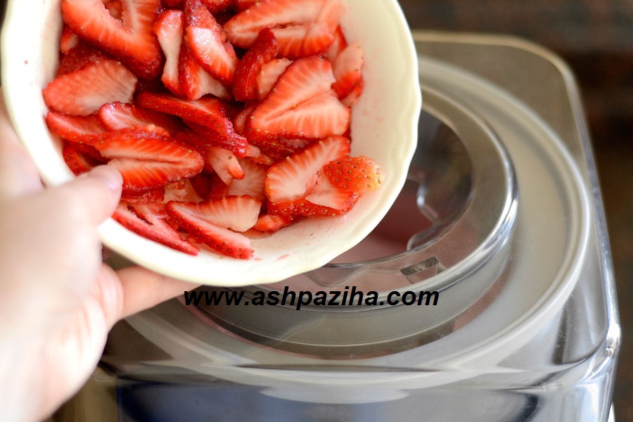 How-made-ice-cream-things-cake-blackberry-strawberry-image (12)