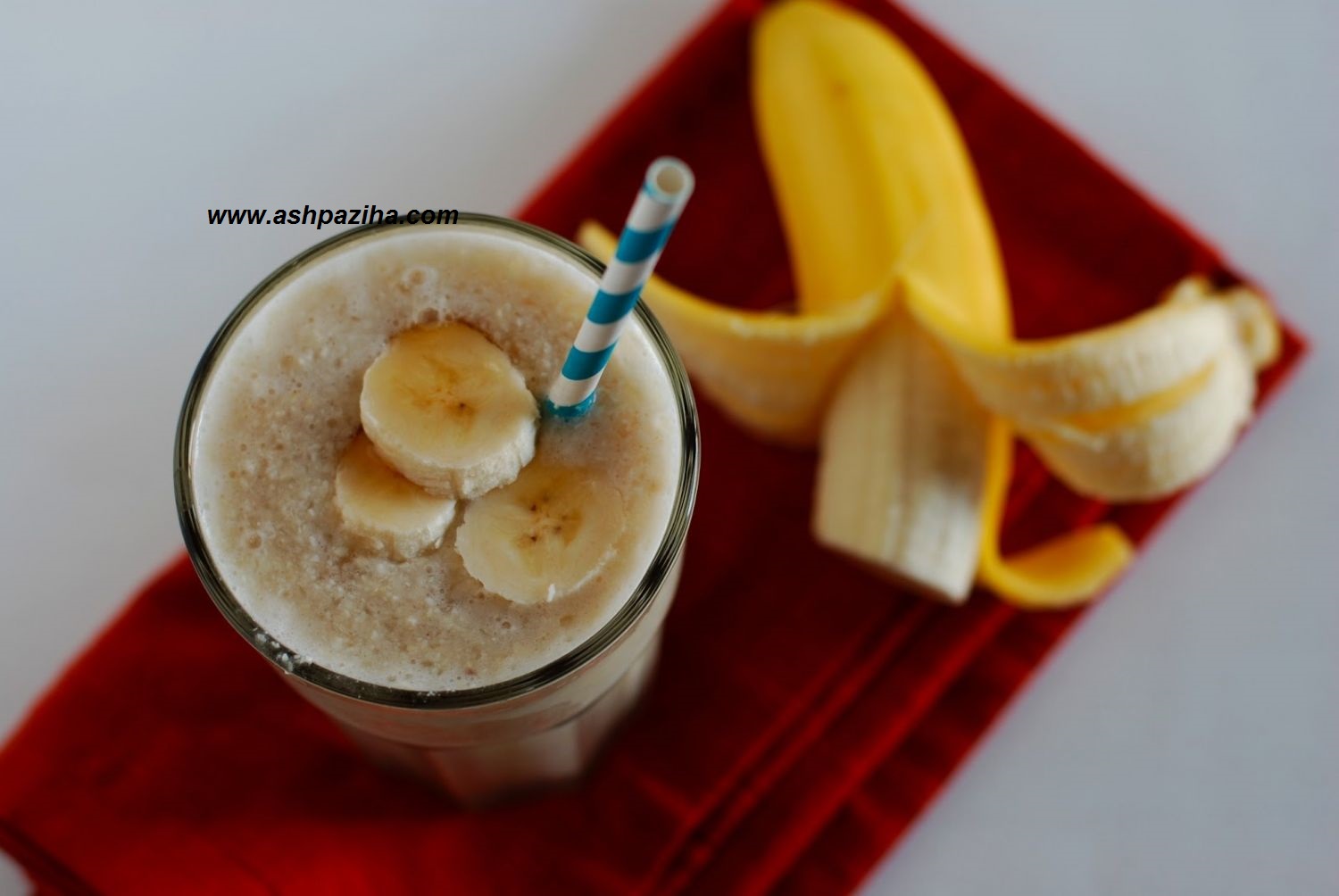 How-supply-Milk-chic-banana-to-two-ways-video (8)
