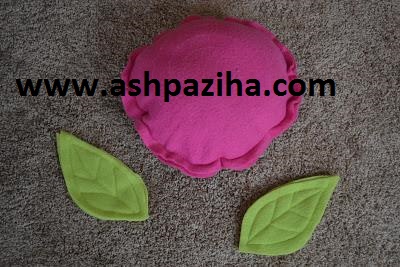Making - pillow - and - cushion - in the form of - Flowers (4)