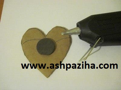 Method - making - magnets - of - heart-shaped - with - coffee beans (3)