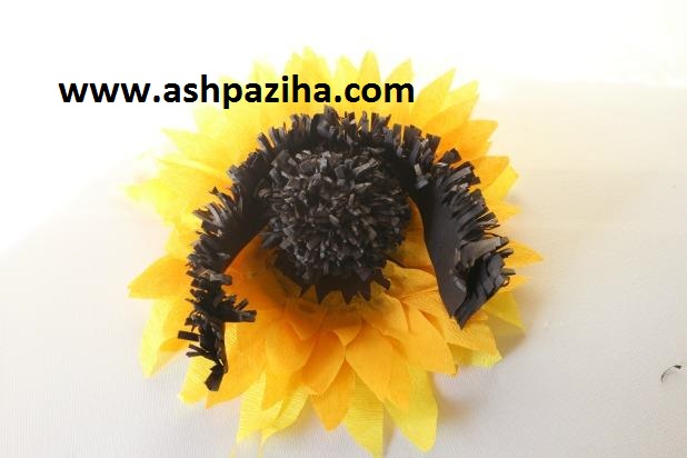 Training - Making - sunflowers - with - paper (10)