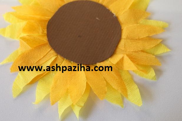 Training - Making - sunflowers - with - paper (6)