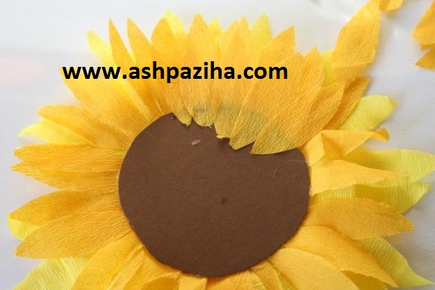 Training - Making - sunflowers - with - paper (7)
