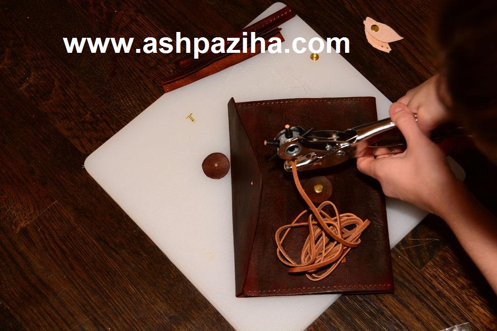 Training - full - image - making - bags - leather - for - Tablet (17)