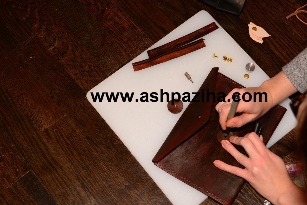 Training - full - image - making - bags - leather - for - Tablet (19)