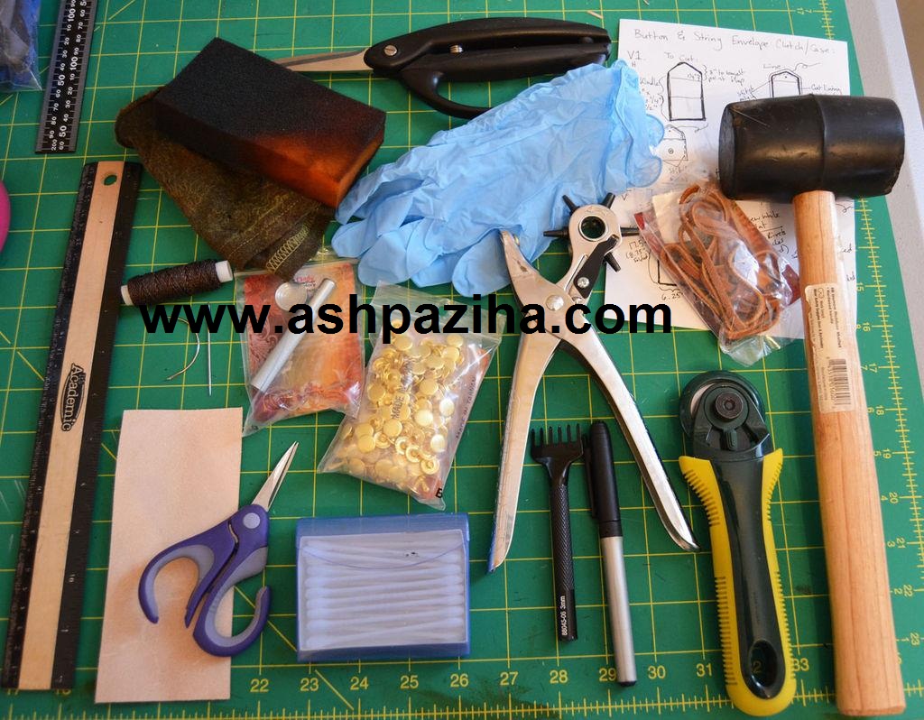 Training - full - image - making - bags - leather - for - Tablet (2)