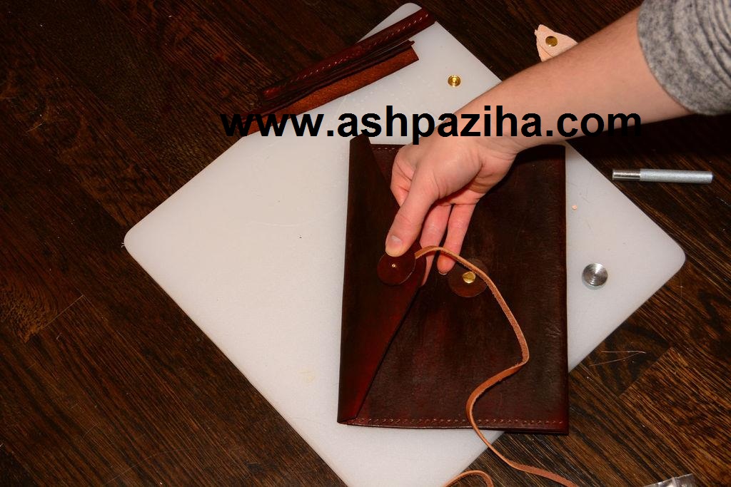 Training - full - image - making - bags - leather - for - Tablet (21)