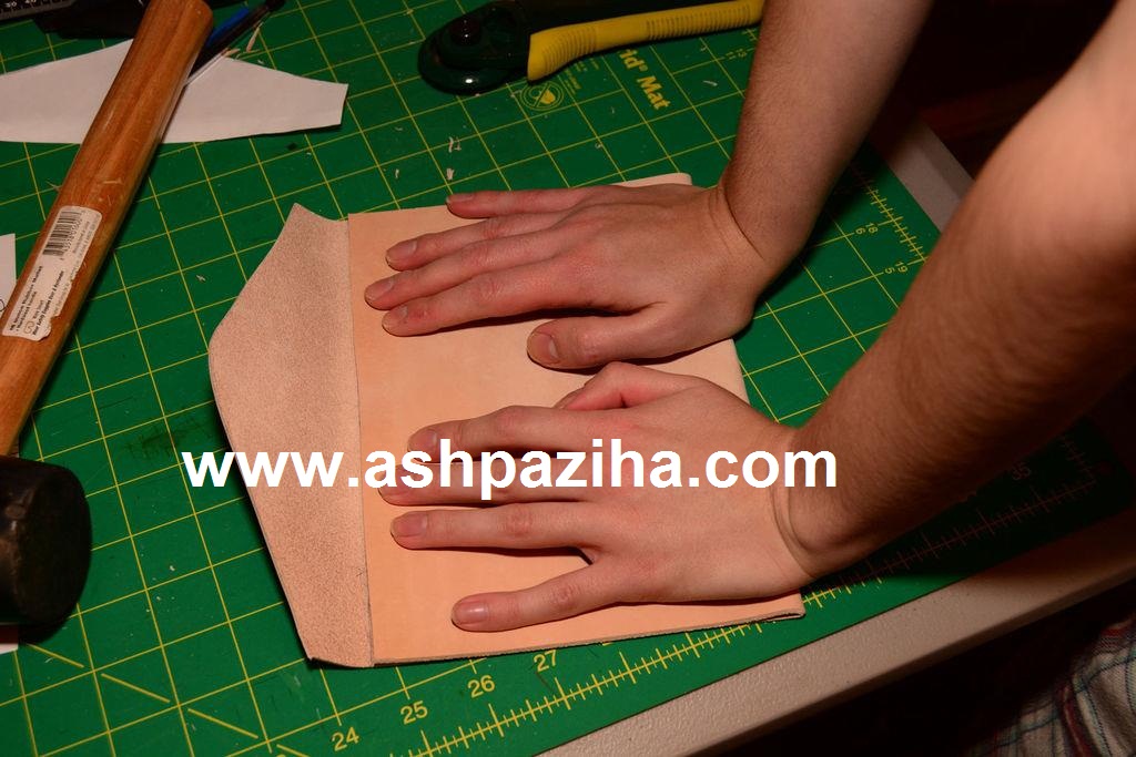 Training - full - image - making - bags - leather - for - Tablet (9)
