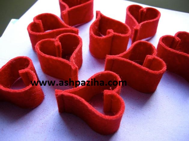 Training - image - Making - chains - heart - with - felt - and - paper (2)