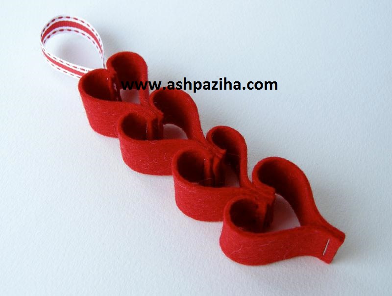 Training - image - Making - chains - heart - with - felt - and - paper (8)