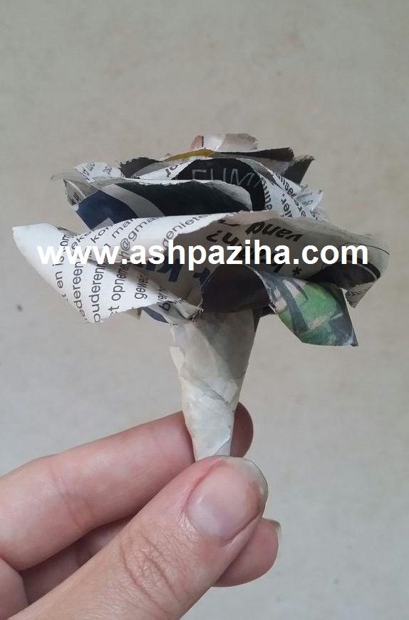 Training - making - roses - with - newspaper (11)