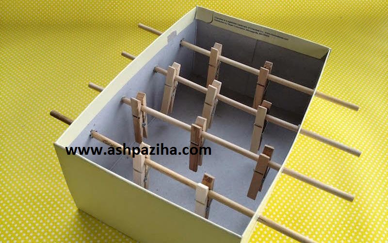 Making - FOOTBALL TABLE - small - with - a shoe box (6)