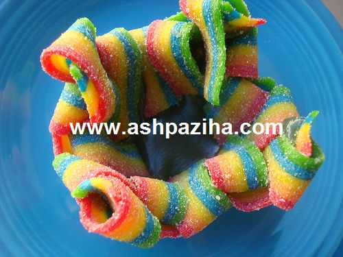 How to - preparing - bowl - Rainbow - with - candy (9)