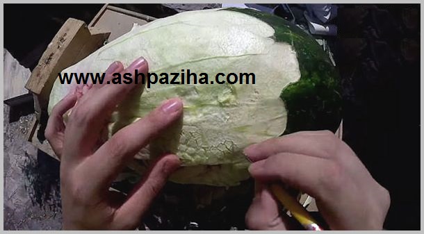 The coolest - decorating - watermelon - to shape - crocodile (3)