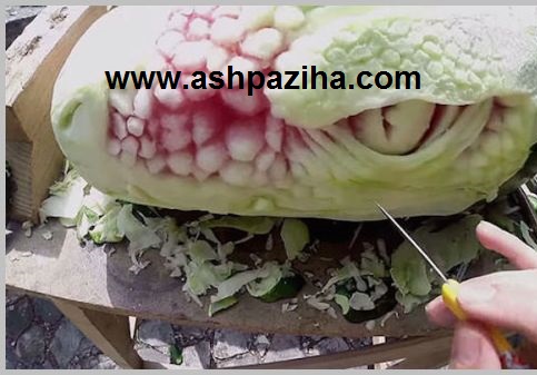 The coolest - decorating - watermelon - to shape - crocodile (4)