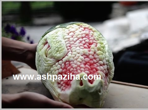 The coolest - decorating - watermelon - to shape - crocodile (8)