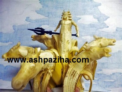 Training - image - construction - sculpture - with - Bananas (11)