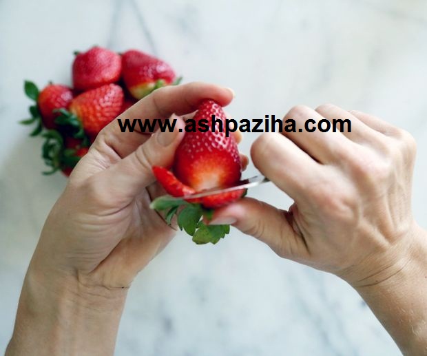Flowers - strawberries - for - Valentine - video (10)