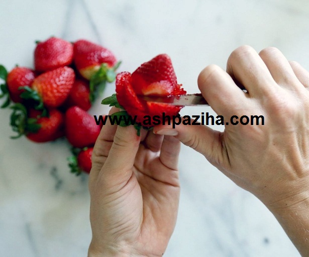 Flowers - strawberries - for - Valentine - video (12)