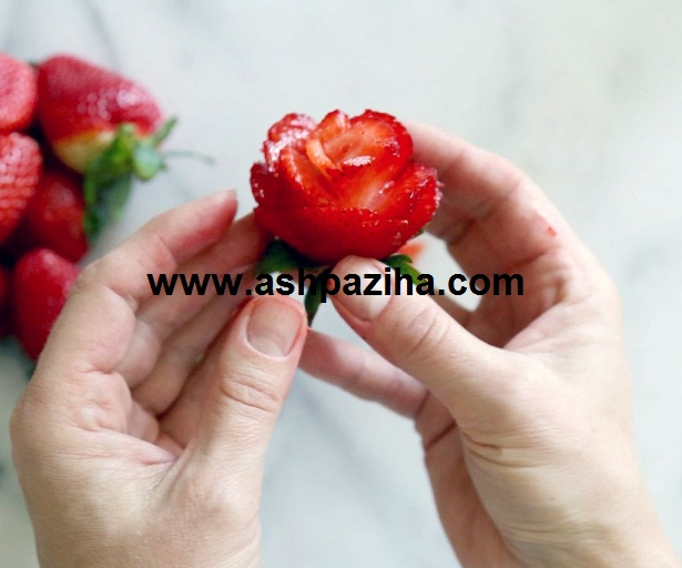 Flowers - strawberries - for - Valentine - video (18)