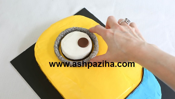 Training - stage - to - stage - decorated - cakes - to - form - minion - 2016 (14)