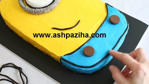 Training - stage - to - stage - decorated - cakes - to - form - minion - 2016 (18)