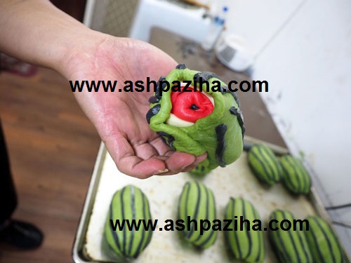 Training - image - baking - bread - watermelon - of - special - Yalda - 1394 (1)