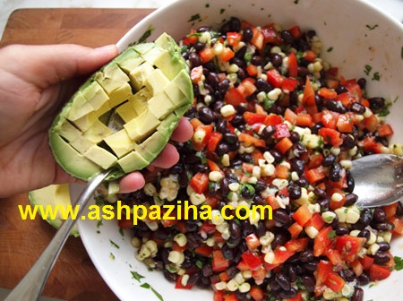 Training - image - salad - beans - black - special - employees (3)