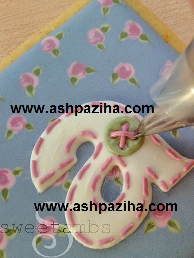 Writing - and - design - with - Royal icing - on - Biscuits - Series - fifty - and - Eight (13)