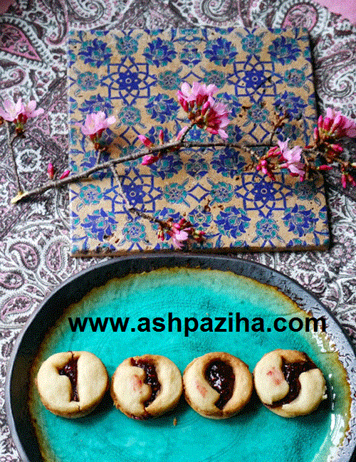 Sweets - Linzer - with - lemon - and - almonds - Special - Day - Mother (1)