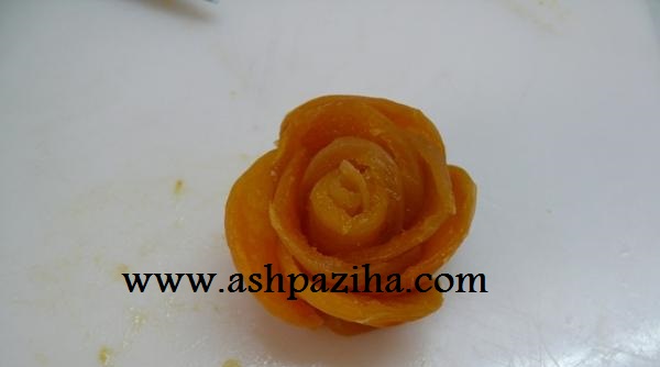 Training - image - rose - with - leaf - Qysy - Decorating - Cake (8)