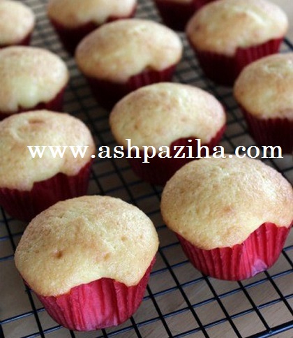Cup - cake - with - flour - Tgral - Satin - with - decoration - apple (3)