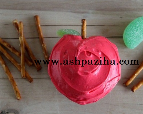 Cup - cake - with - flour - Tgral - Satin - with - decoration - apple (6)