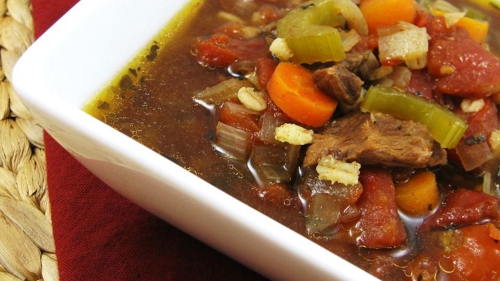سوپ جو با گوشت و سبزیجات