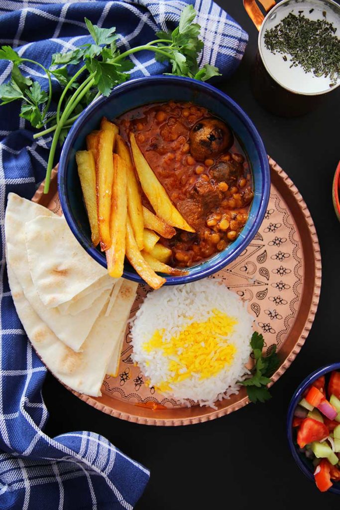 قیمه یکی از غذا های لذیذ، محبوب و سنتی ایران میباشد که در بیشتر رستوران ها سرو میشود. این غذا با گوشت و لپه تهیه میشود که بیشتر با برنج سرو میشود.