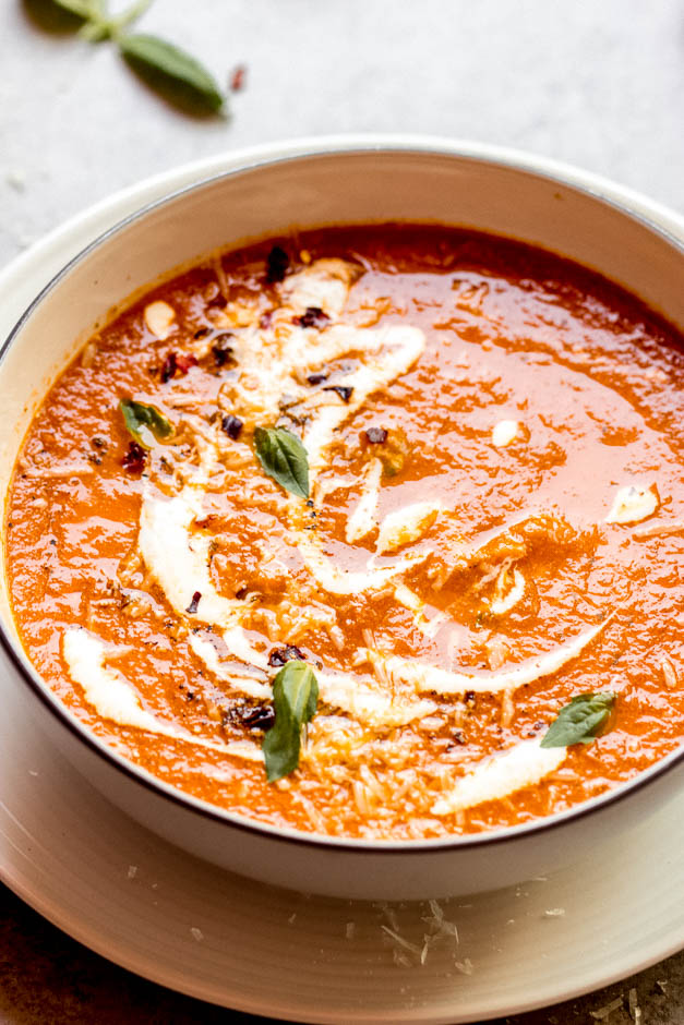 طرز تهیه سوپ خامه ای گوجه و ریحان