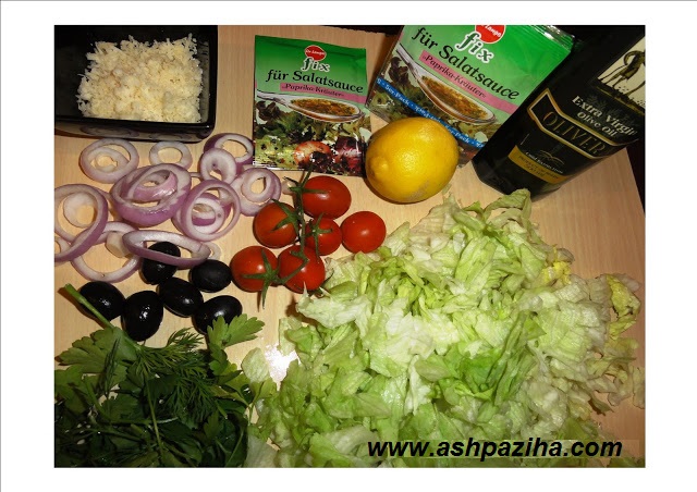 Mode - preparing - salad - lettuce - with - parsley - and - coriander (2)