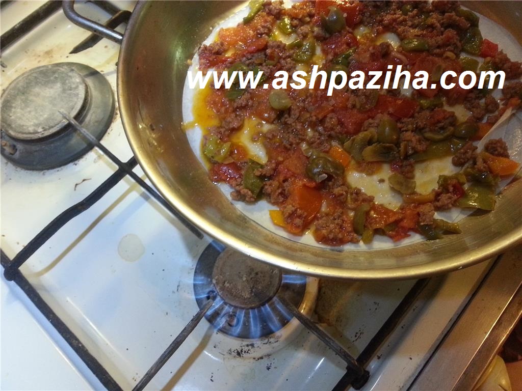 Mode - preparation - Food - Turkey - with - cheese - Pizza - image (25)