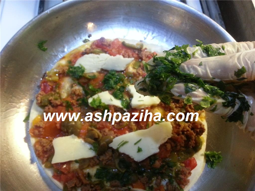 Mode - preparation - Food - Turkey - with - cheese - Pizza - image (30)