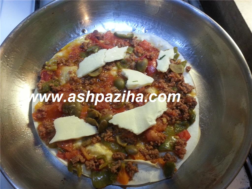 Mode - preparation - Food - Turkey - with - cheese - Pizza - image (31)