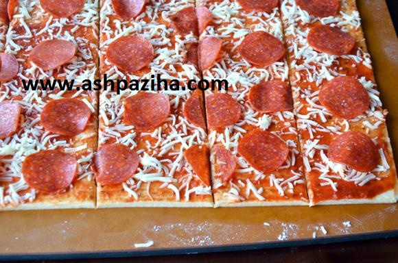 Mode - preparing - Pizza - Pepperoni - to - shape - new - image (5)