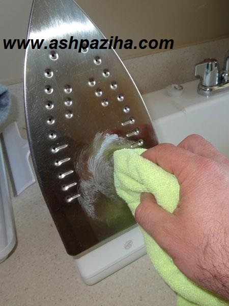 12-applying-toothpaste-at-home (10)